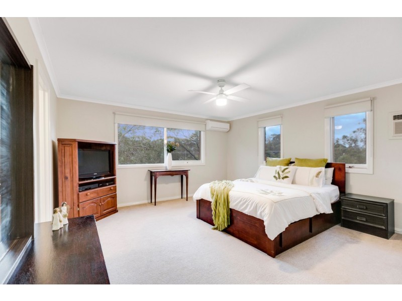 2 McCutcheon Close, Mount Eliza VIC 3930