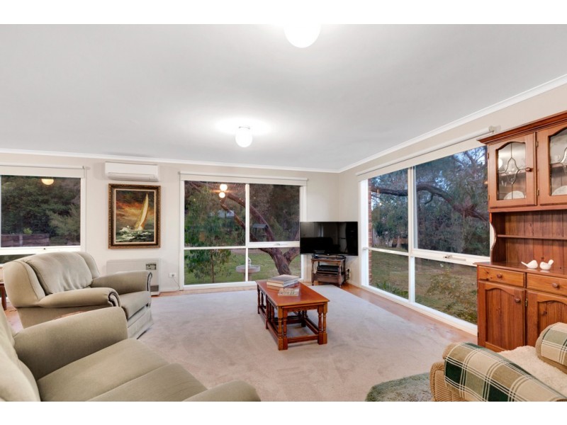 2 McCutcheon Close, Mount Eliza VIC 3930