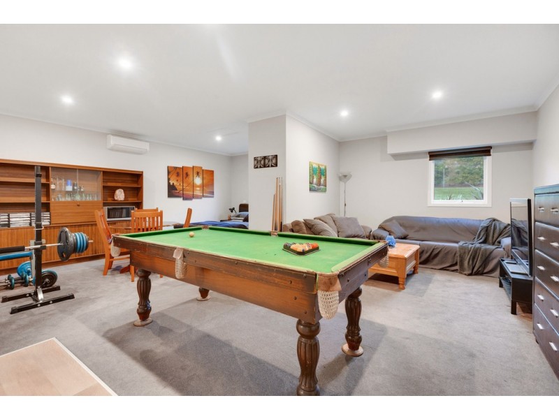 2 McCutcheon Close, Mount Eliza VIC 3930