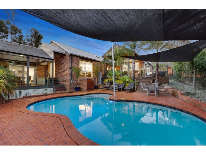 2 McCutcheon Close, Mount Eliza VIC 3930