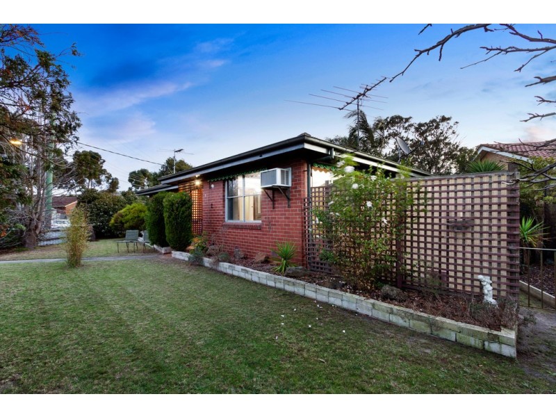 8 Excelsior Drive, Frankston North VIC 3200