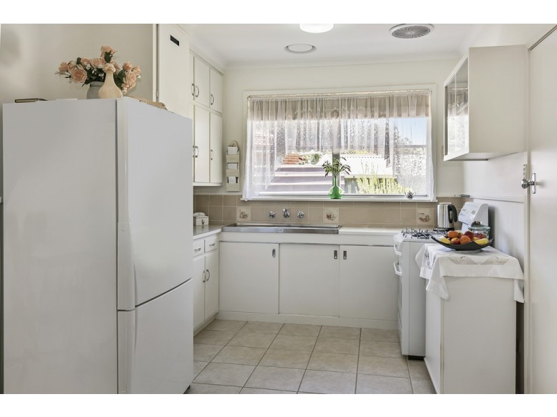 11 Hodgins Crescent, Frankston North VIC 3200