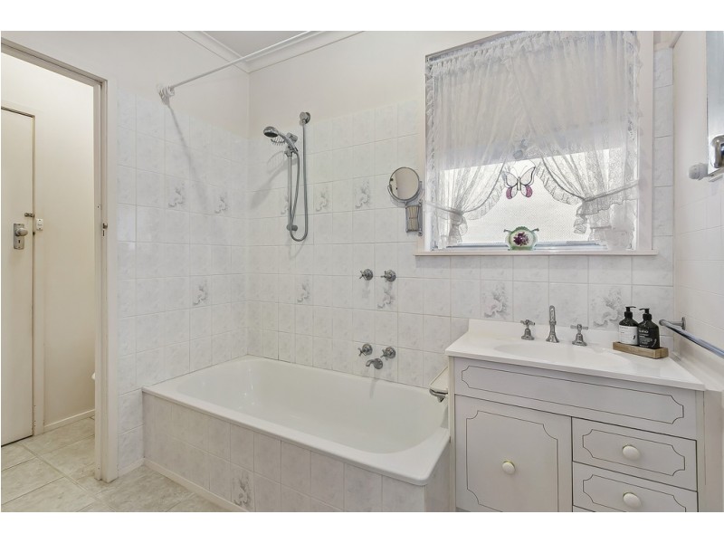 11 Hodgins Crescent, Frankston North VIC 3200
