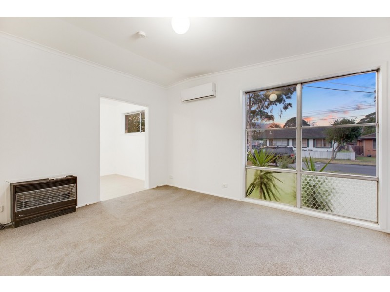 42 Laurina Crescent, Frankston North VIC 3200