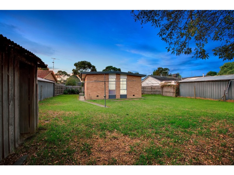 42 Laurina Crescent, Frankston North VIC 3200