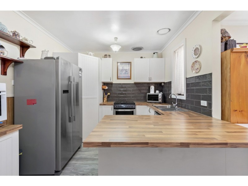 5 Rosemary Crescent, Frankston North VIC 3200