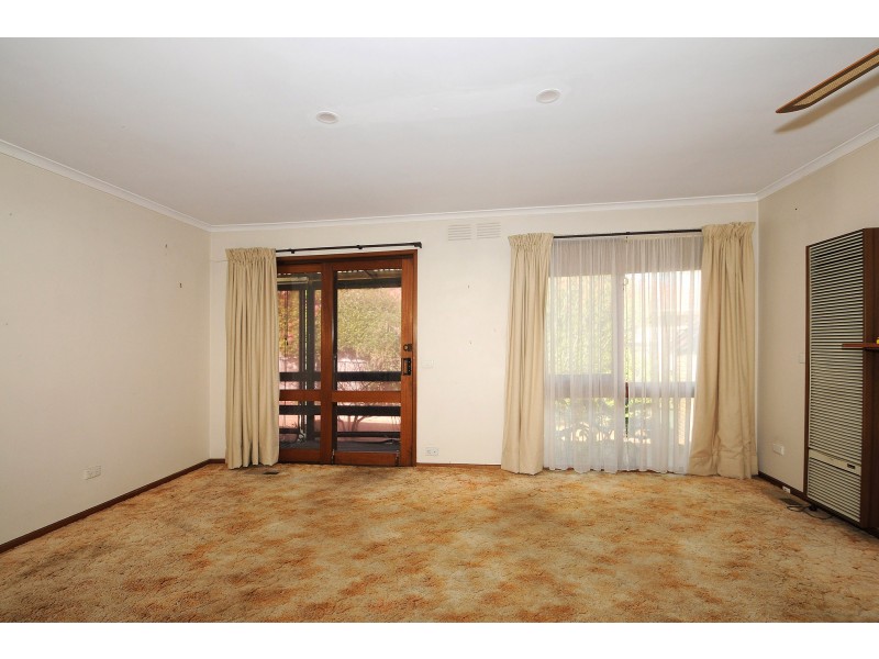 8 Valley Road, Frankston VIC 3199