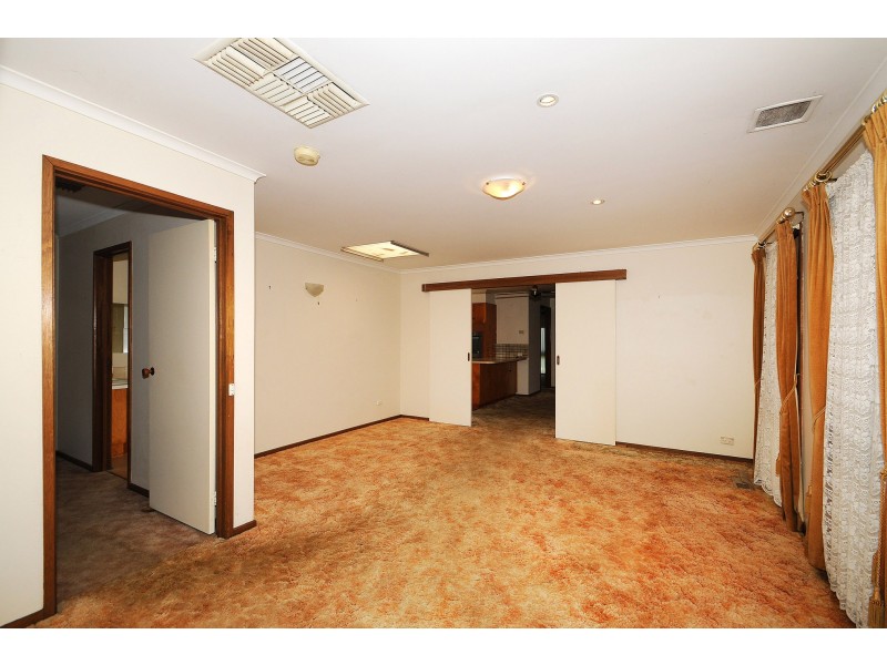 8 Valley Road, Frankston VIC 3199