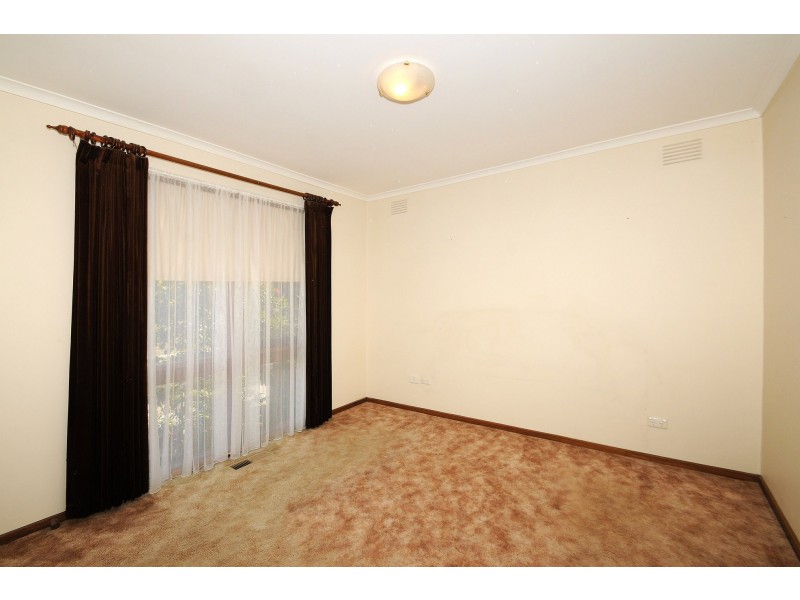 8 Valley Road, Frankston VIC 3199