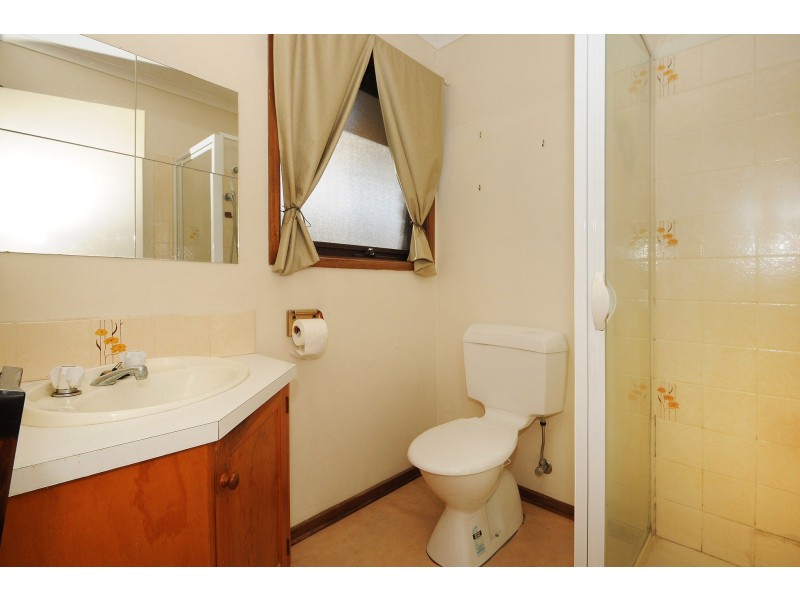 8 Valley Road, Frankston VIC 3199