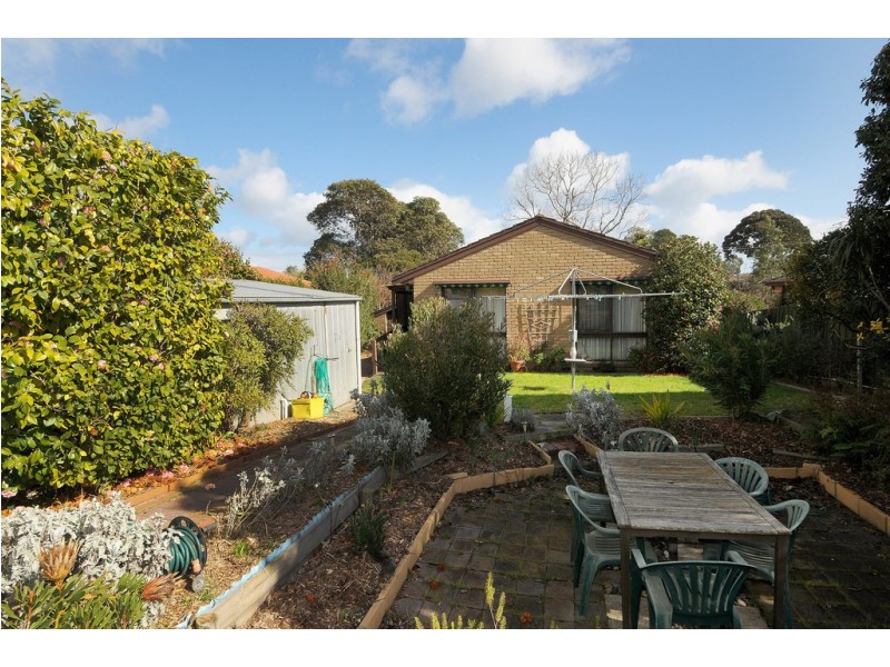8 Valley Road, Frankston VIC 3199