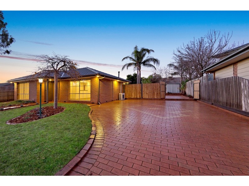 19 Bokissa Drive, Frankston VIC 3199
