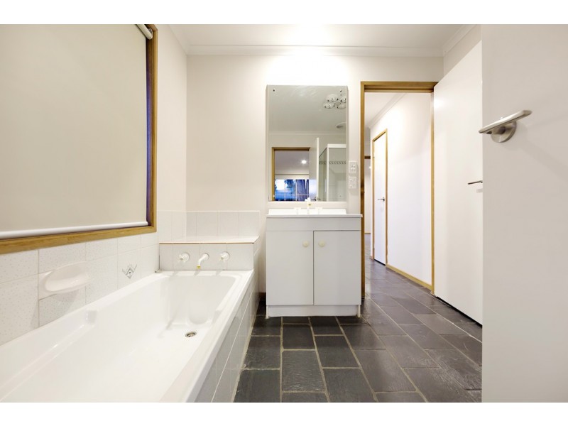 19 Bokissa Drive, Frankston VIC 3199