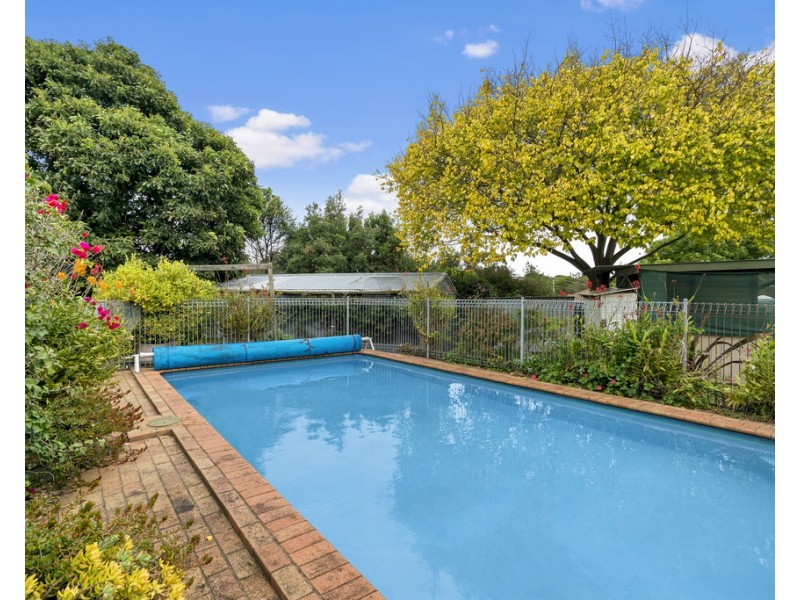 4 Merinda Court, Frankston VIC 3199