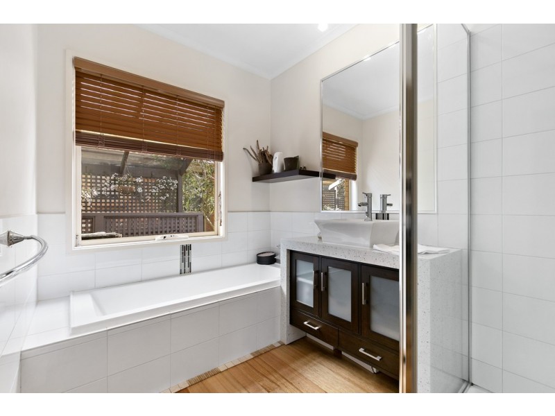 23 Mount Erin Crescent, Frankston South VIC 3199