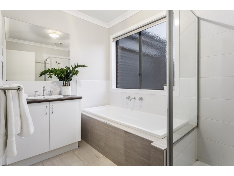 12 Alluvian Way, Carrum Downs VIC 3201