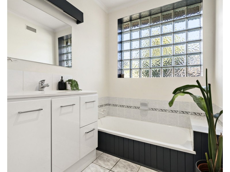 4 Verner Avenue, Frankston VIC 3199