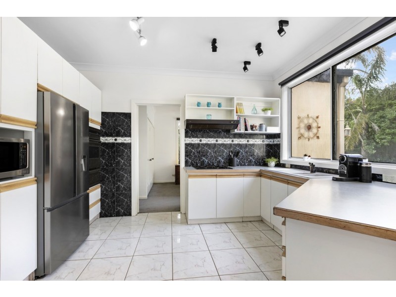 4 Helvetia Court, Frankston VIC 3199