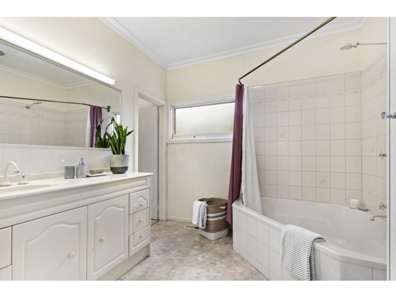 18 Venice Street, Mornington VIC 3931