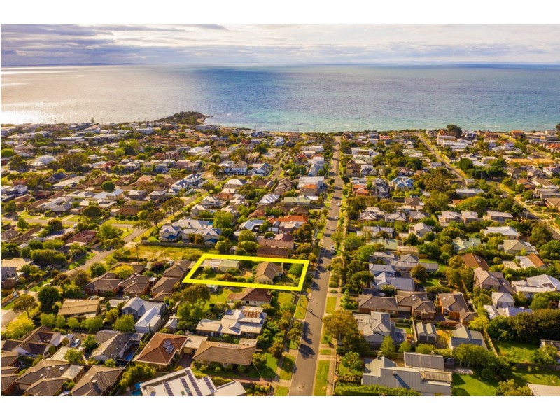 18 Venice Street, Mornington VIC 3931