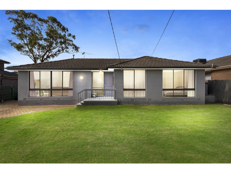 33 Alexander Crescent, Frankston VIC 3199