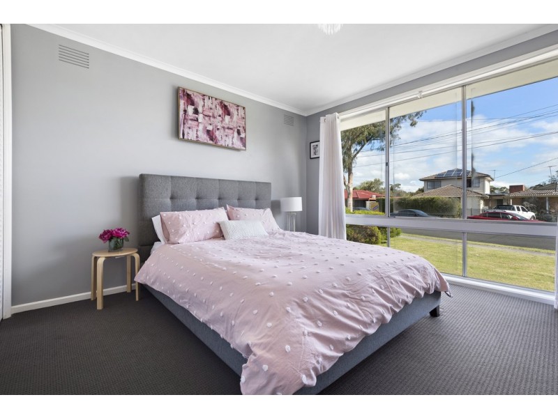33 Alexander Crescent, Frankston VIC 3199