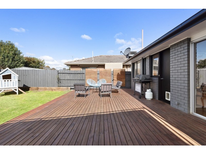 33 Alexander Crescent, Frankston VIC 3199