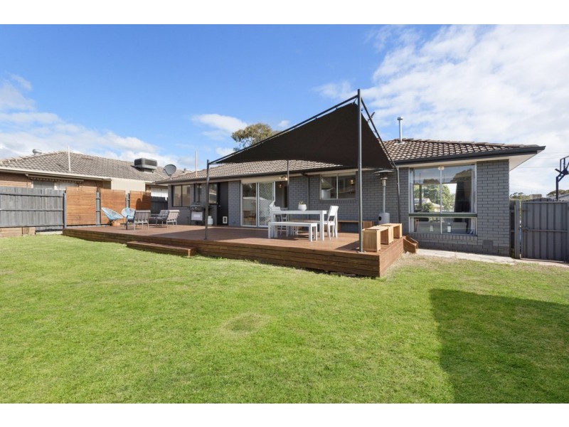 33 Alexander Crescent, Frankston VIC 3199