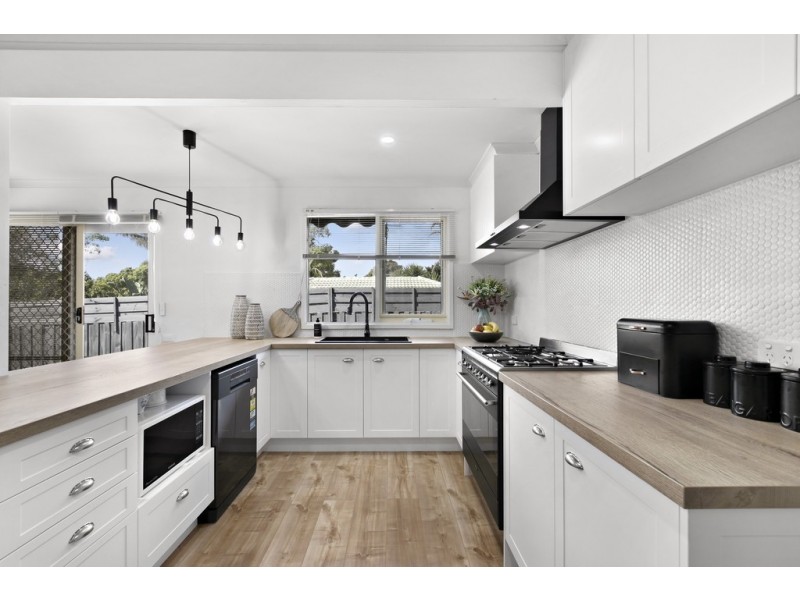 82 Dunsterville Crescent, Frankston VIC 3199