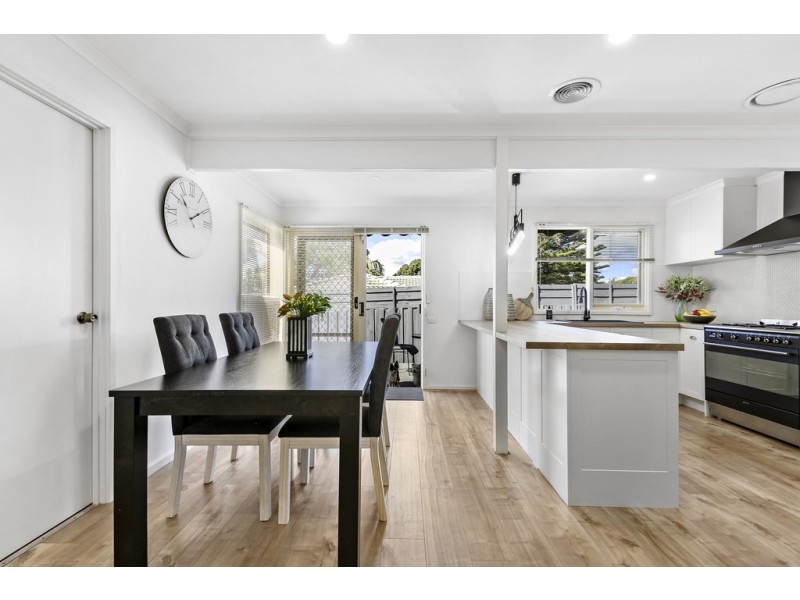 82 Dunsterville Crescent, Frankston VIC 3199