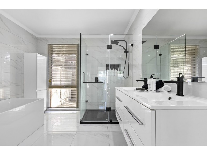 82 Dunsterville Crescent, Frankston VIC 3199