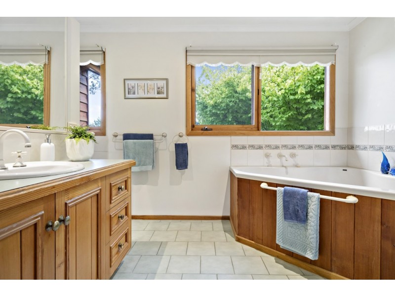 2 Cedar Rose Terrace, Bittern VIC 3918