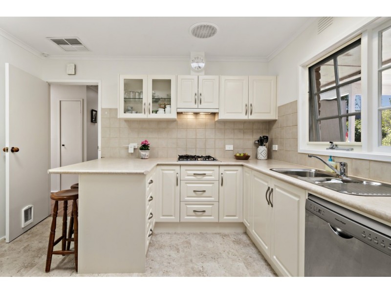5 Emora Court, Frankston VIC 3199