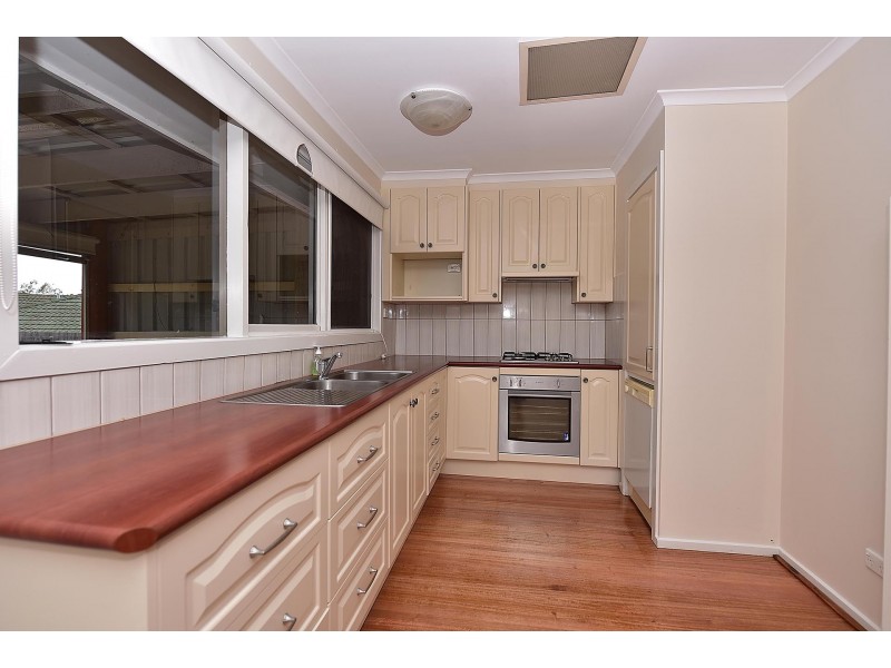 5 Bordeaux Court, Frankston VIC 3199