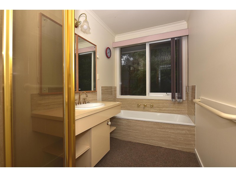 5 Bordeaux Court, Frankston VIC 3199