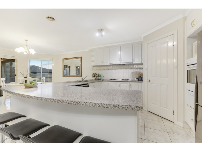 7 Edinburgh Drive, Skye VIC 3977