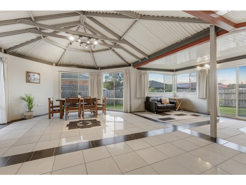 7 Edinburgh Drive, Skye VIC 3977