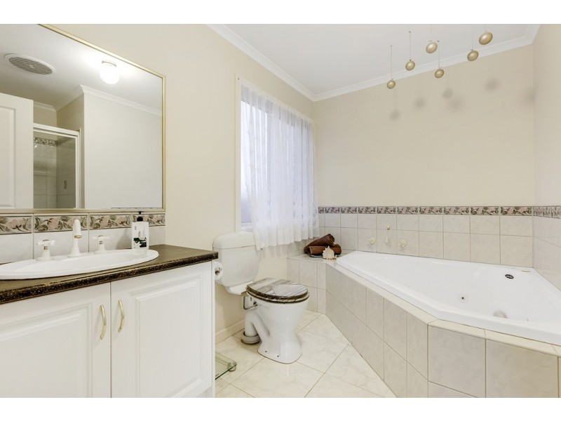 7 Edinburgh Drive, Skye VIC 3977