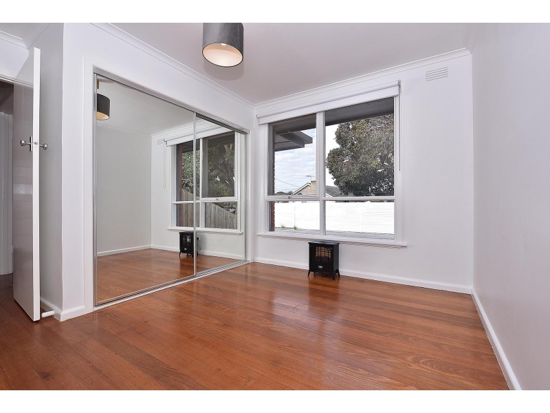 27 Hayman Avenue, Seaford VIC 3198