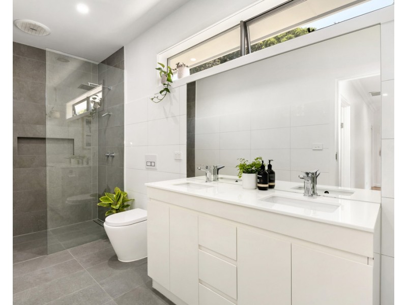 2 Wykeham Court, Frankston VIC 3199