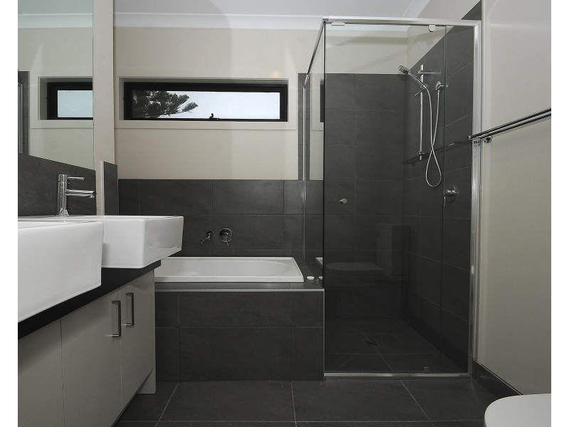 3/4 Gladwyn Ave, Frankston VIC 3199