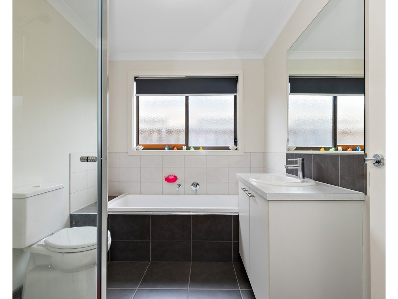 2/15 Warrenwood Place, Langwarrin VIC 3910