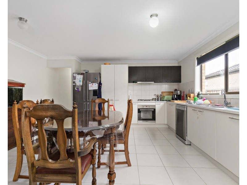 2/15 Warrenwood Place, Langwarrin VIC 3910