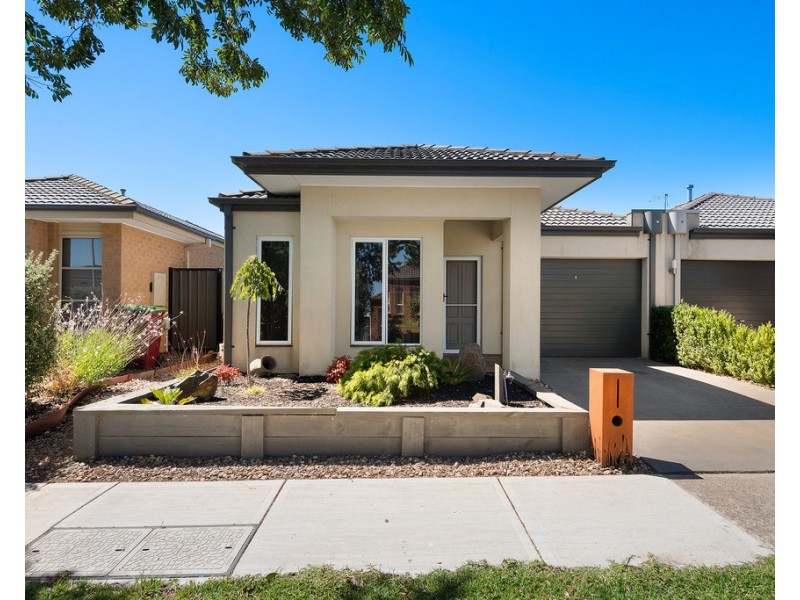 11 Tawleed Grove, Clyde North VIC 3978