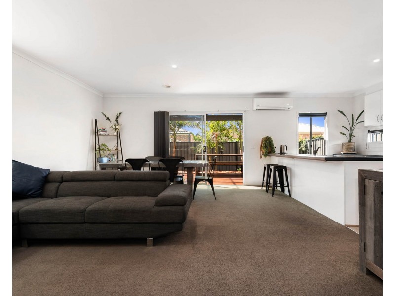 11 Tawleed Grove, Clyde North VIC 3978