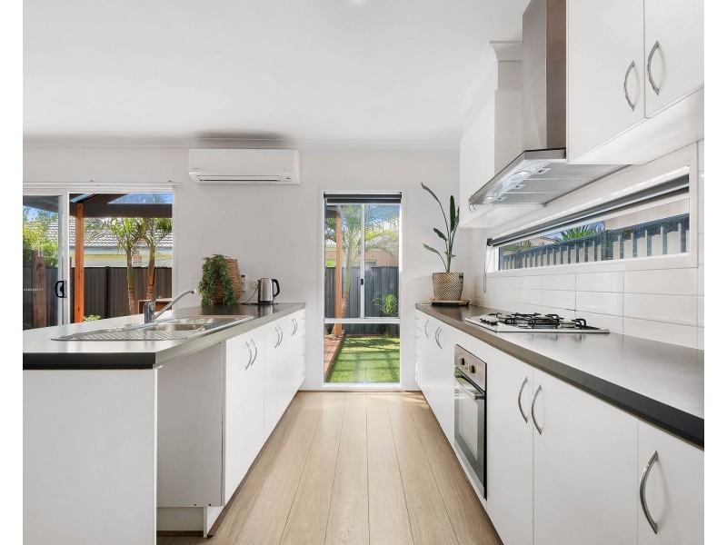 11 Tawleed Grove, Clyde North VIC 3978