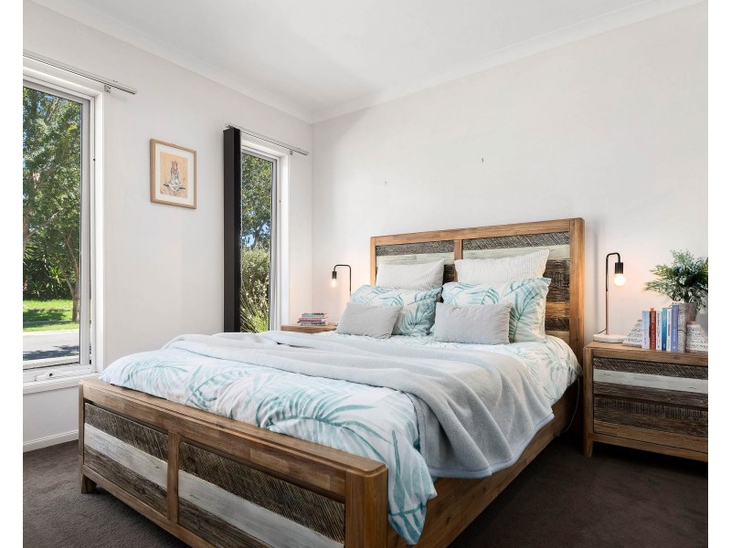 11 Tawleed Grove, Clyde North VIC 3978