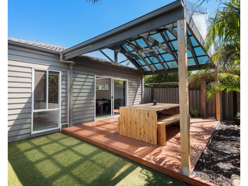 11 Tawleed Grove, Clyde North VIC 3978