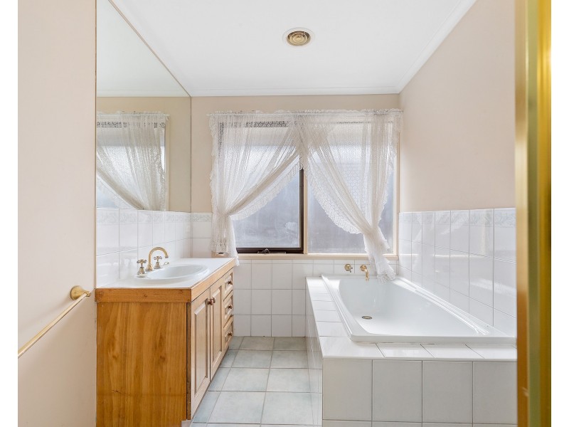 40 Burgess Drive, Langwarrin VIC 3910