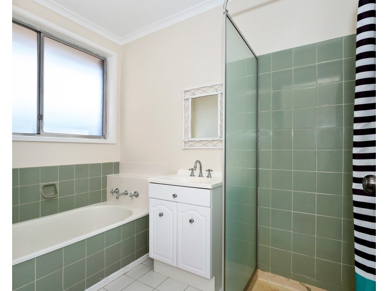 1 Emerson Close, Frankston VIC 3199